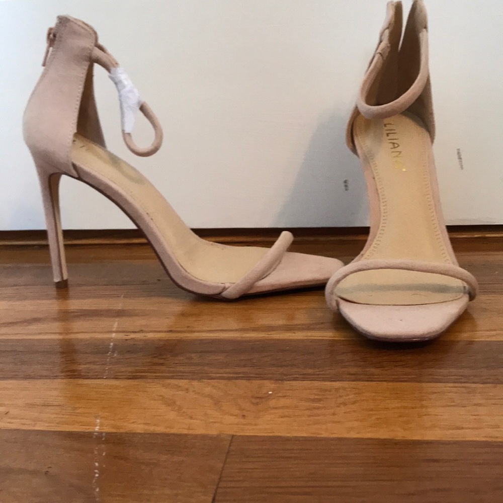Sexyyyyy nude heels!